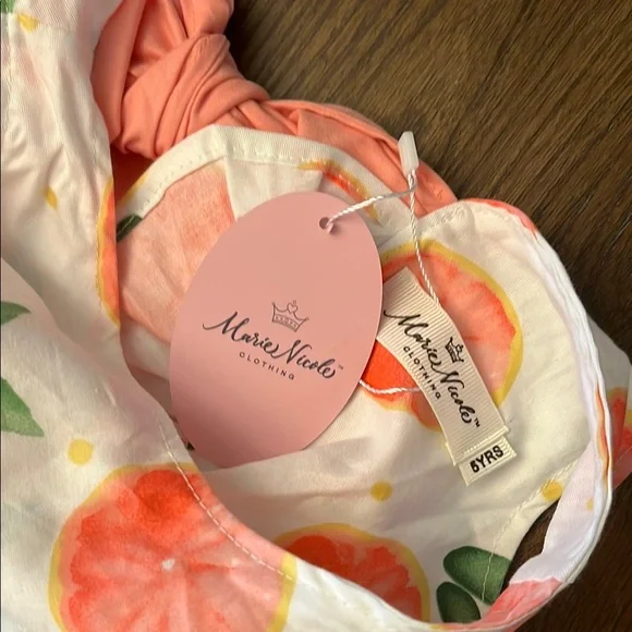 Marie Nicole Swingback Set - Picture 2 of 3